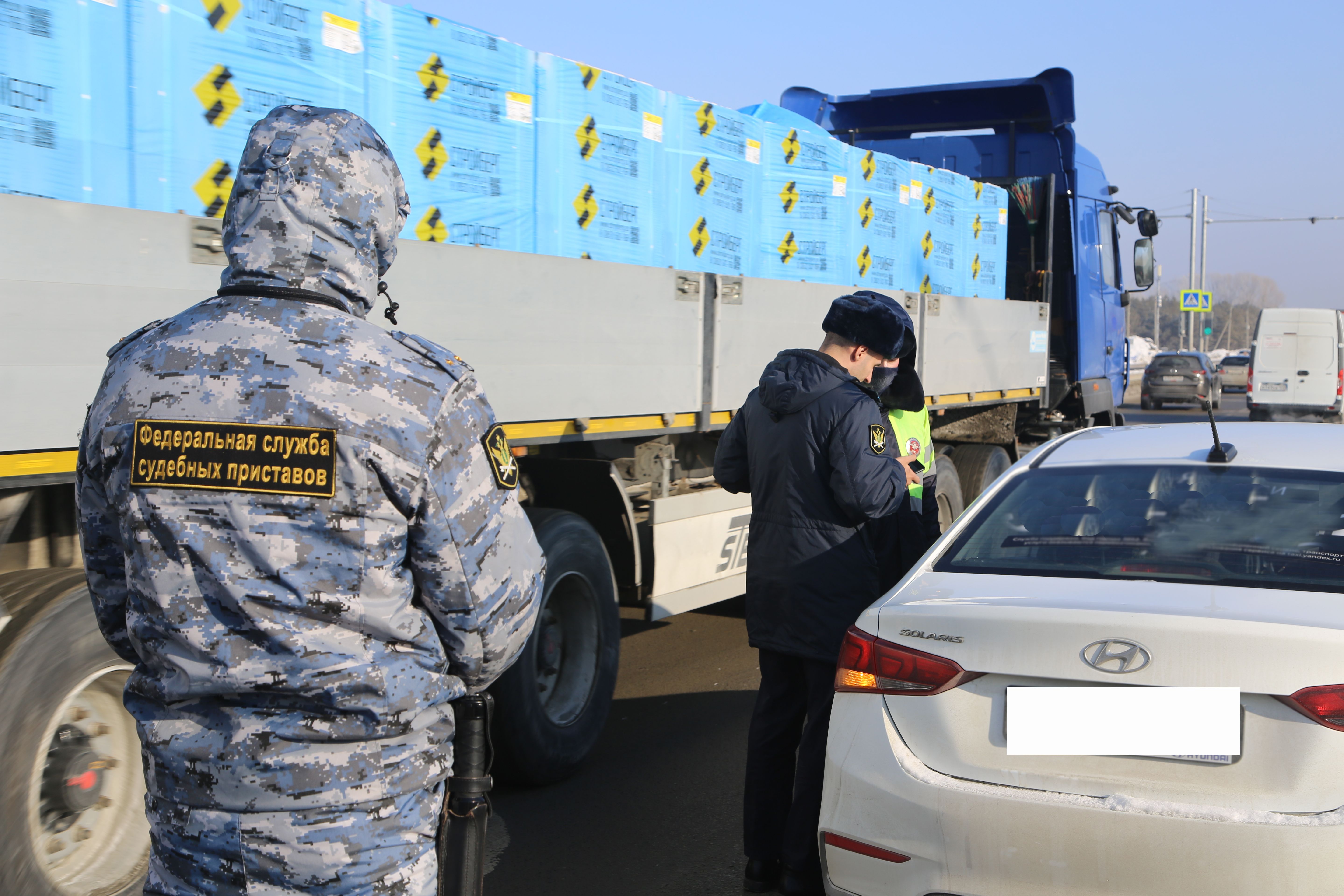 В ходе операции «Должник» судебные приставы арестовали  20 автомобилей должников.