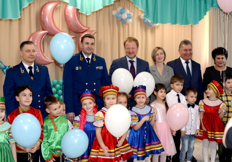 Заместитель Генерального прокурора России Дмитрий Демешин принял участие в открытии нового детского сада, построенного в Алтайском крае в рамках национального проекта «Демография».